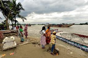 BANGLADESH-MUNSHIGANJ-RIVER-EROSION