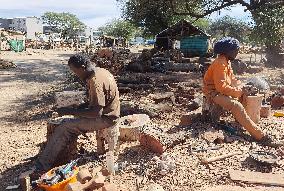 NAMIBIA-OKAHANDJA-TRADITIONAL WOOD CARVING