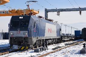 Xinhua Headlines: Silk Road Economic Belt core area spurs Xinjiang development