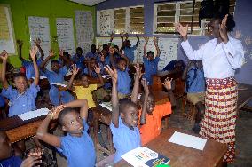 UGANDA-KAMPALA-EDUCATION-SIGN LANGUAGE