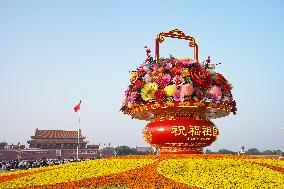 CHINA-BEIJING-TIAN'ANMEN SQUARE-FLOWER BASKET (CN)