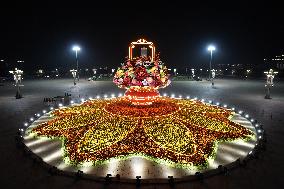 CHINA-BEIJING-TIAN'ANMEN SQUARE-FLOWER BASKET (CN)