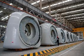 Xinhua Headlines: China's industrial firms strive for profit recovery