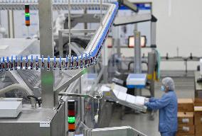 Xinhua Headlines: China remains priority market for foreign enterprises