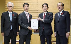 Hiroshima gov. meets PM Kishida