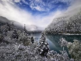 CHINA-SICHUAN-JIUZHAIGOU-SNOW SCENERY (CN)