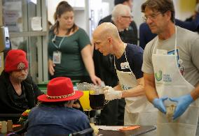 CANADA-VANCOUVER-THANKSGIVING MEALS