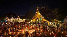 LAOS-LUANG PRABANG-BOUN LAI HEUA FAI FESTIVAL