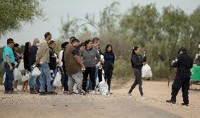 U.S.-TEXAS-EAGLE PASS-MIGRANTS-BUSES