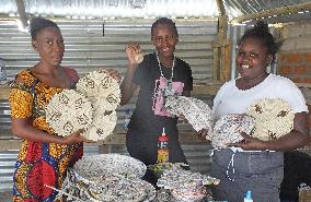 NAMIBIA-WINDHOEK-WOMEN CRAFTSMANSHIP