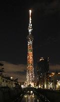 Tokyo Skytree lit up to celebrate Kabuki actor Ebizo's name succession
