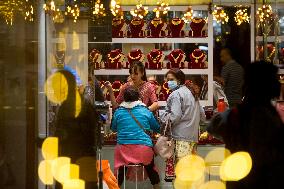 NEPAL-KATHMANDU-TIHAR-MARKET