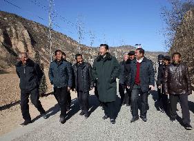 Profile: Xi Jinping leads China on new journey