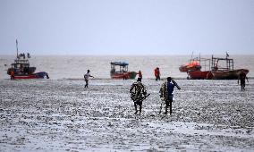 BANGLADESH-CHATTOGRAM-CYCLONE SITRANG