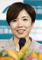Olympic speed skating champ Kodaira meets press after retirement