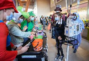 CANADA-VANCOUVER-CHILDREN'S HOSPITAL-TRICK OR TREAT