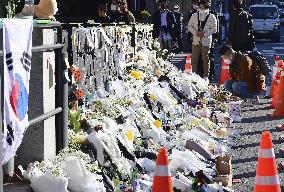 Mourning after deadly Halloween crush in Seoul
