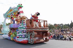 Christmas parade at Tokyo Disneyland