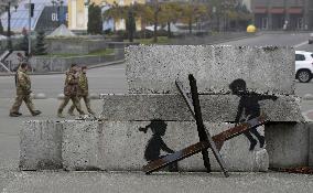 Banksy-esque artwork in Kyiv