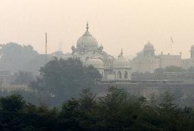 PAKISTAN-LAHORE-WEATHER-SMOG