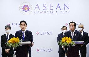Japan PM meets Cambodia PM