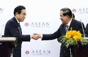 Japan PM meets Cambodia PM