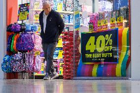 UK-ECONOMY-Q3-CONTRACTION