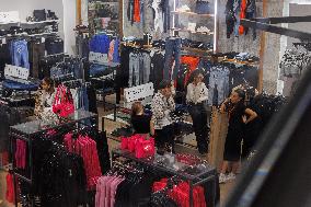 UK-ECONOMY-Q3-CONTRACTION