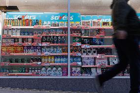 UK-ECONOMY-Q3-CONTRACTION