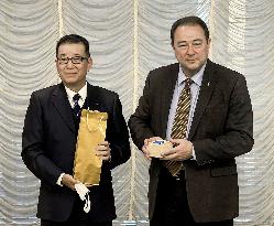Osaka Mayor Matsui meets Ukrainian Ambassador Korsunsky