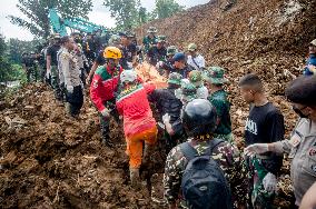 INDONESIA-WEST JAVA-CIANJUR-EARTHQUAKE-RESCUE