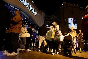 U.S.-LOS ANGELES-BLACK FRIDAY-SHOPPING