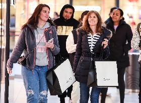 U.S.-CHICAGO-BLACK FRIDAY-SHOPPING