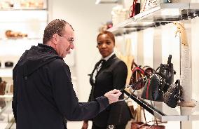 U.S.-CHICAGO-BLACK FRIDAY-SHOPPING