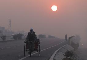 INDIA-PUNJAB-AMRITSAR-FOG-COLD WEATHER