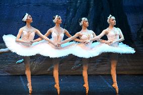 Ukrainalaisen Kiova Grand Balletin Joutsenlampi