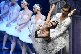 Ukrainalaisen Kiova Grand Balletin Joutsenlampi