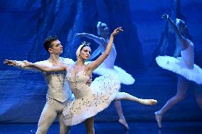 Ukrainalaisen Kiova Grand Balletin Joutsenlampi