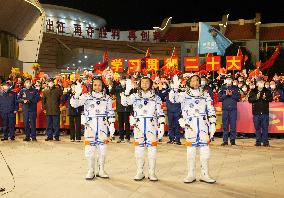 CHINA-JIUQUAN-SHENZHOU-15-ASTRONAUTS-SEE-OFF CEREMONY (CN)