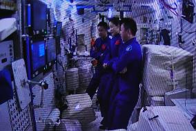 (EyesonSci)CHINA-SHENZHOU-15-SPACE STATION COMBINATION-DOCKING (CN)