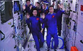 (EyesonSci)CHINA-TWO MISSIONS-SIX ASTRONAUTS-SPACE-GATHERING (CN)