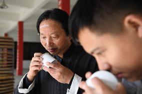 (MASTER OF CRAFTS)CHINA-ANHUI-QIMEN-KEEMUN BLACK TEA-INHERITOR (CN)