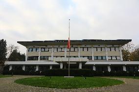 CHINA'S EMBASSIES-CONSULATES-OTHER AGENCIES STATIONED OVERSEAS-JIANG ZEMIN-NATIONAL FLAG-HALF-MAST