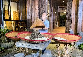 CHINA-FUJIAN-FUZHOU-JASMINE TEA-MAKER (CN)