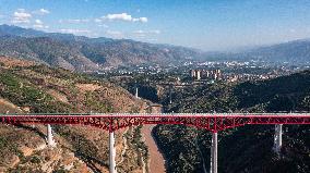 Xinhua Headlines: China-Laos Railway puts travel, trade on fast track