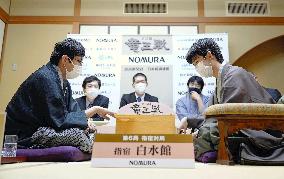 Fujii defends shogi's Ryuo title