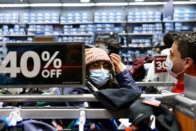 Xinhua Headlines: Inflation clouds U.S. holiday shopping season