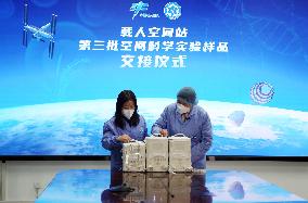 (EyesonSci)CHINA-LIFE-CYCLE GROWTH EXPERIMENTS-SPACE STATION (CN)
