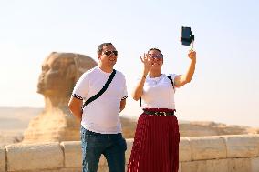 EGYPT-GIZA-PYRAMIDS-TOURISM