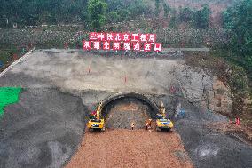 CHINA-CHONGQING-HIGH-SPEED RAILWAY-CONSTRUCTION (CN)